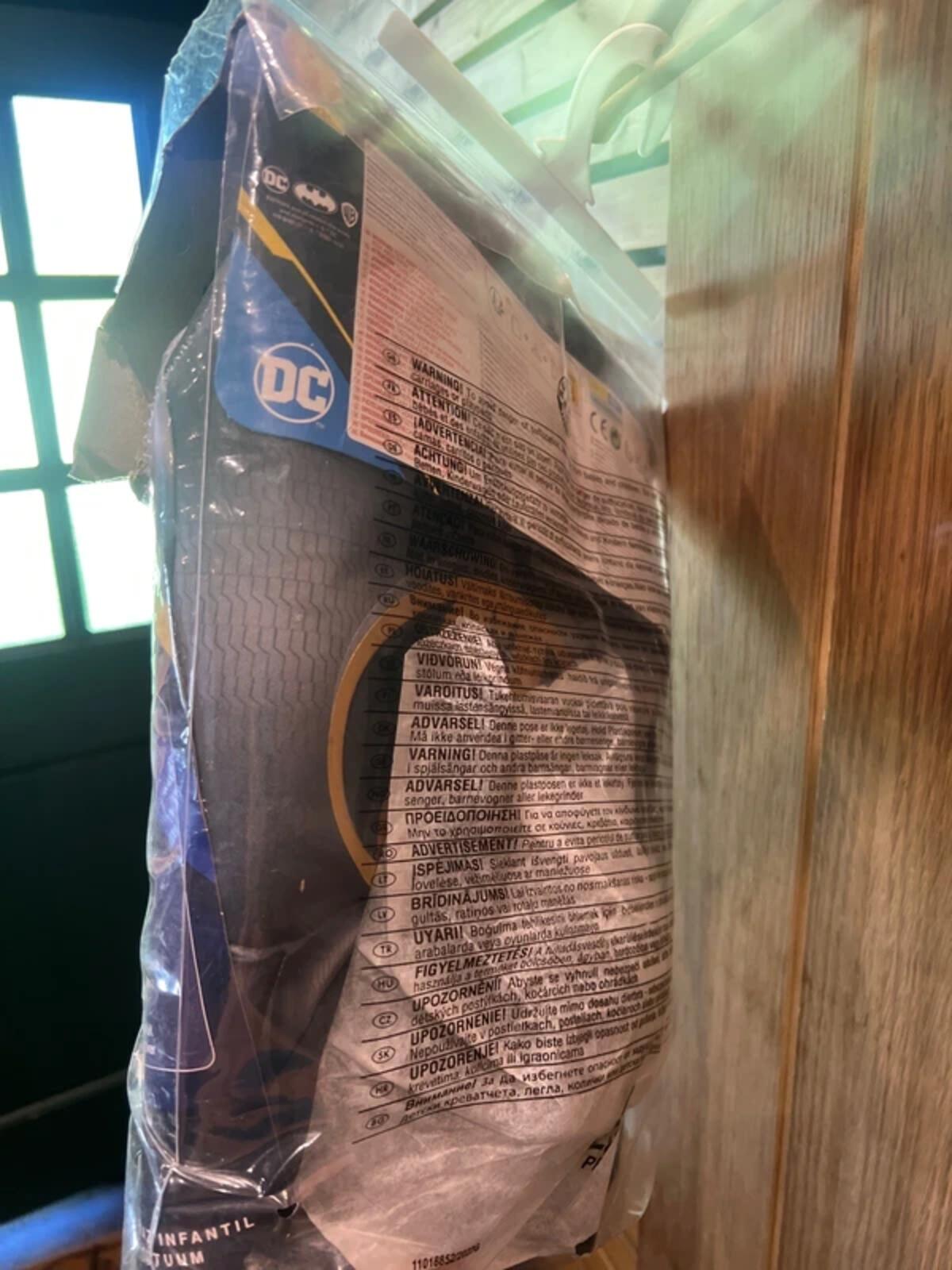DC Batman Fancy Dress Costume Cape & Mask 9-10Y NEW