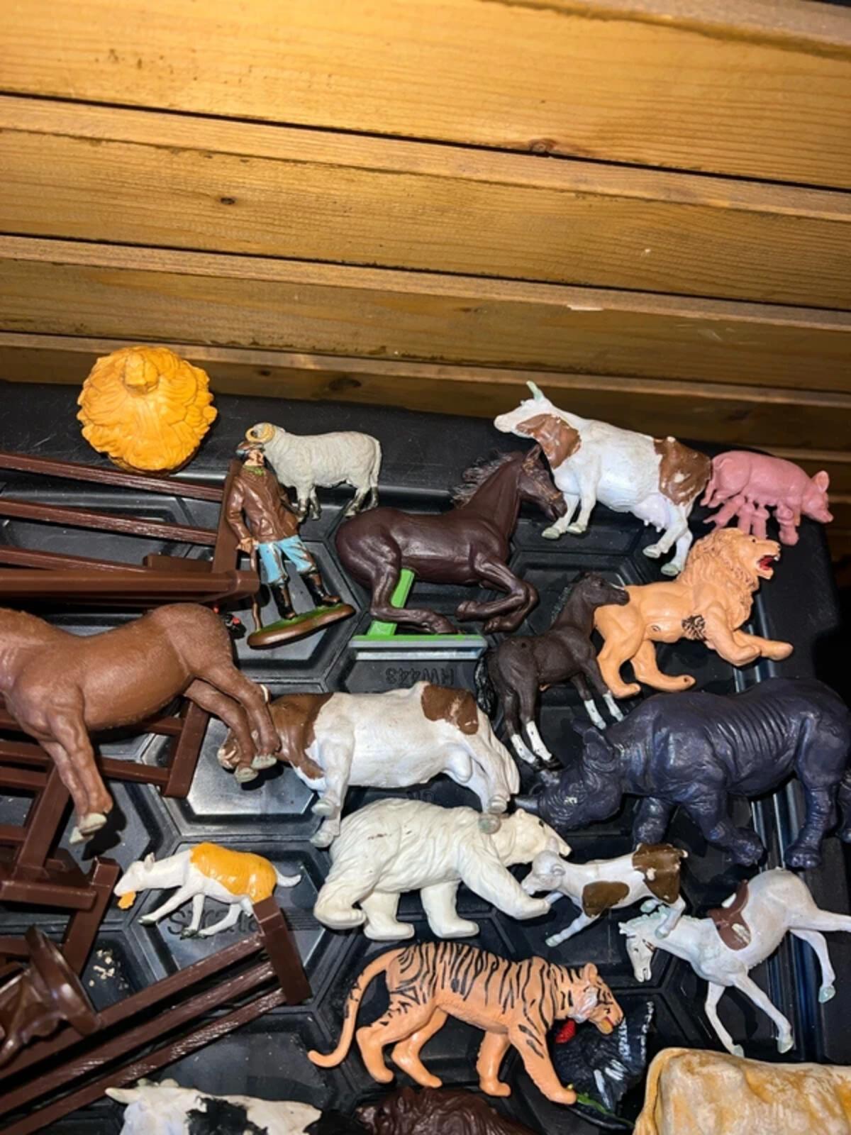 Britains Vintage Farm & Safari Animal Toy Bundle