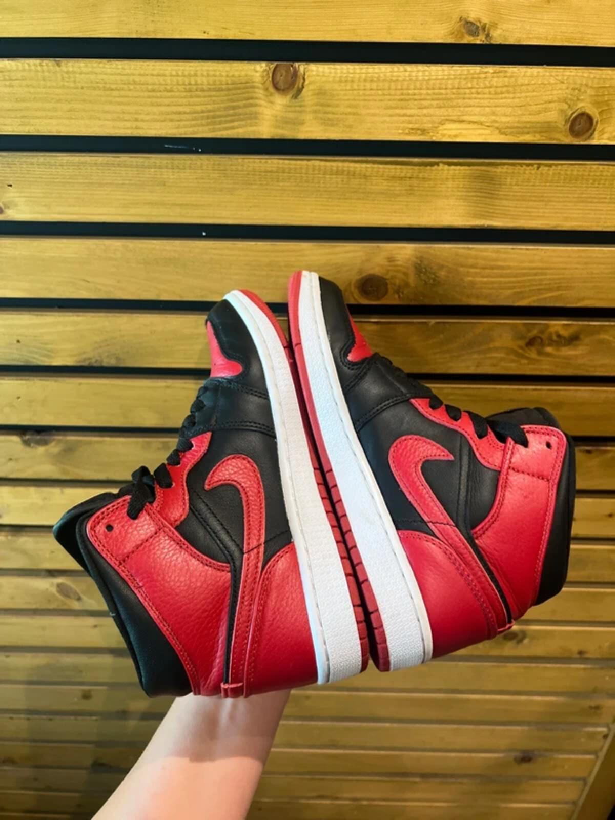 Nike Air Jordan Mid Banned Red Trainers UK4.5