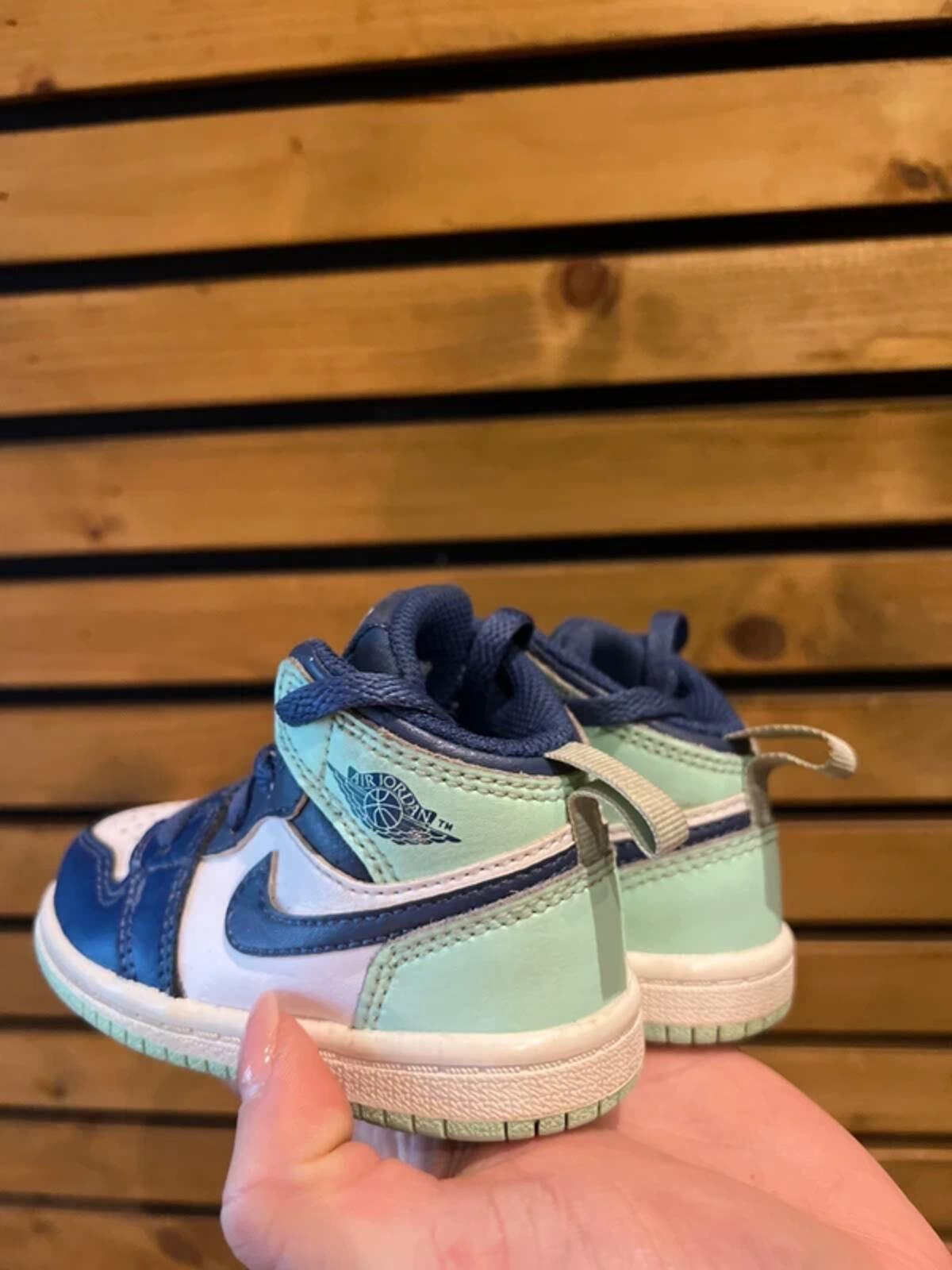 Nike Air Jordan 1 Mid TD Basketball Trainers UK 4.5K