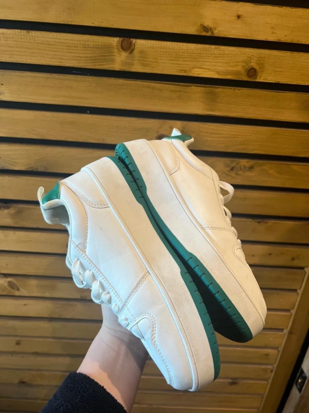 Tom & Jerry White Character Trainers UK4