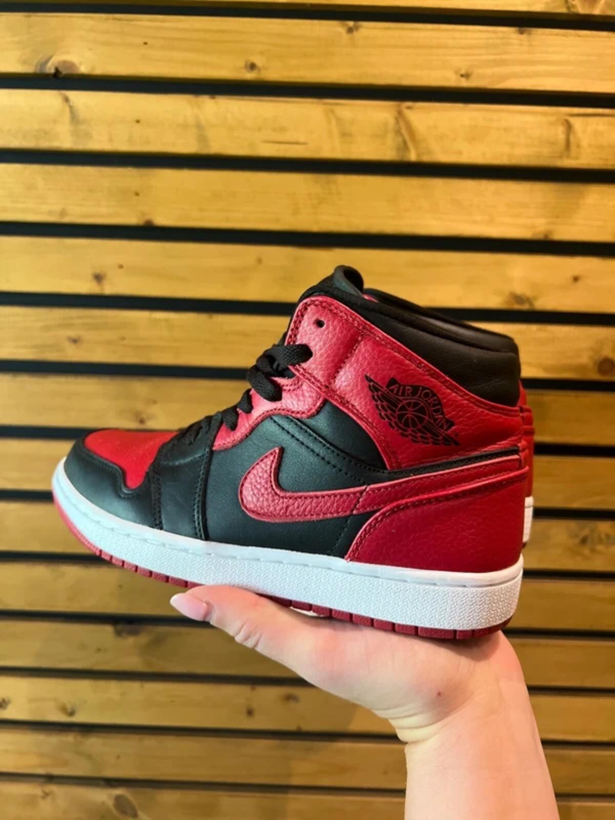 Nike Air Jordan Mid Banned Red Trainers UK4.5