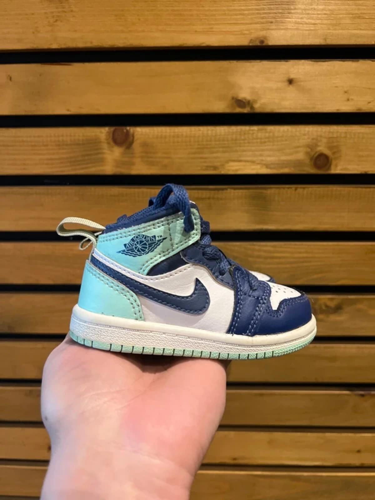 Nike Air Jordan 1 Mid TD Basketball Trainers UK 4.5K