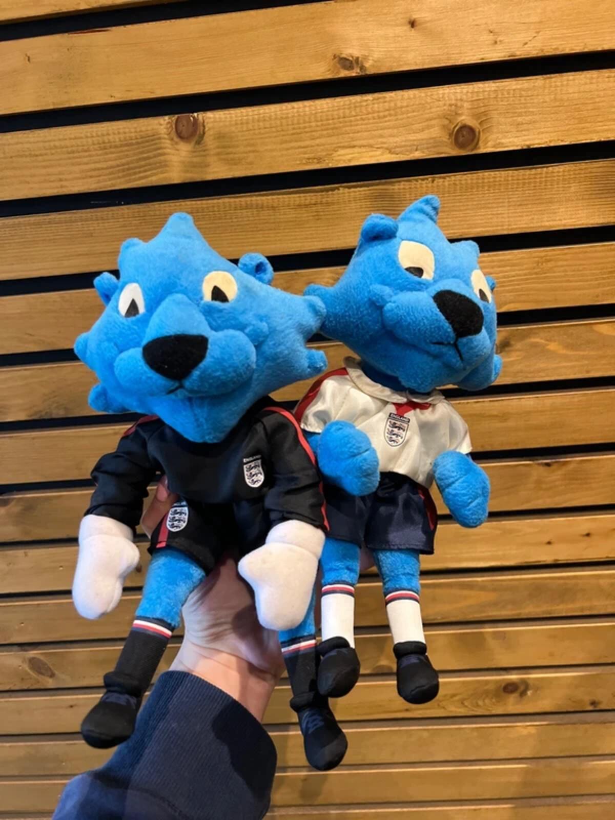 England Football Vintage 2002 World Cup Kit Mascot Plush Toy Bundle (2)