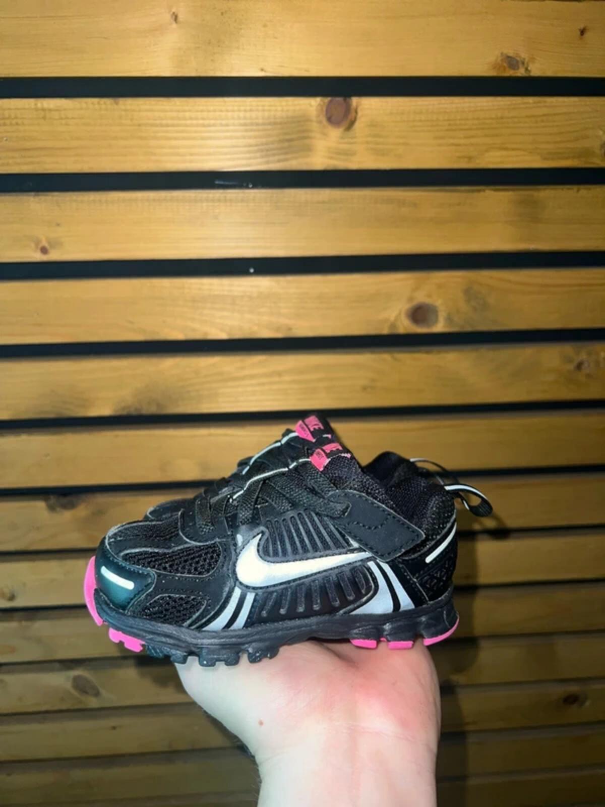 Nike Vomero 5 Black Trainers UK5.5
