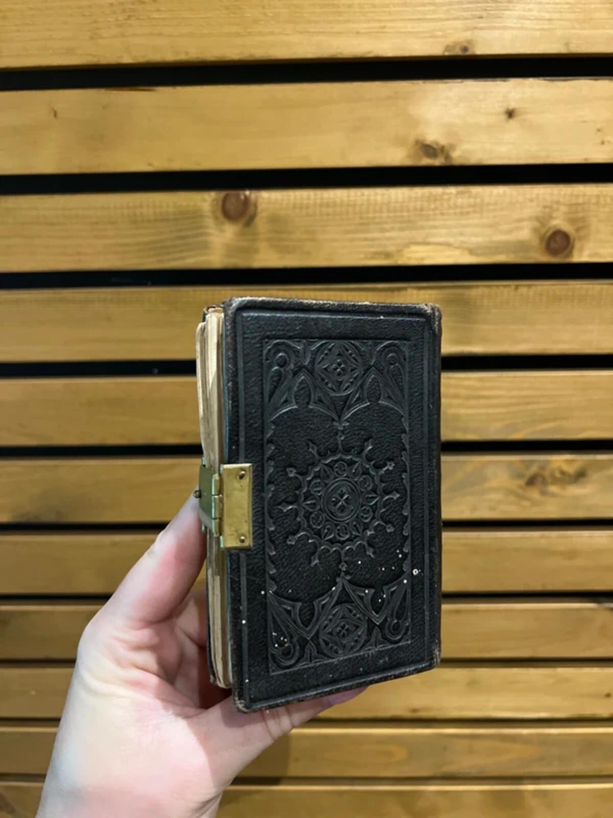 Vintage Antique Welsh Holy Bible