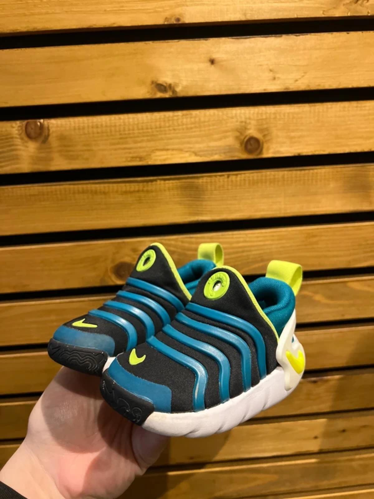 Nike Dynamo Go Volt Green Trainers UK4.5