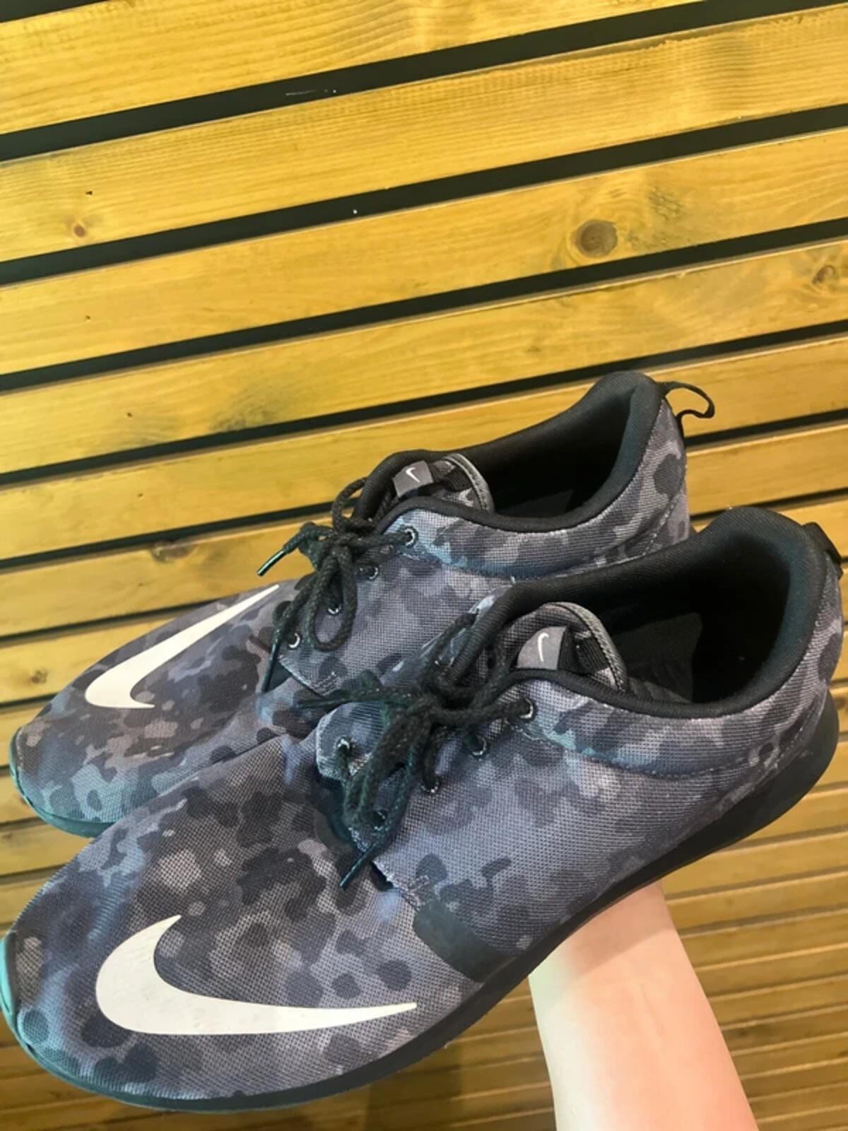 Nike Roshe Run Camo Print Running Trainers UK12