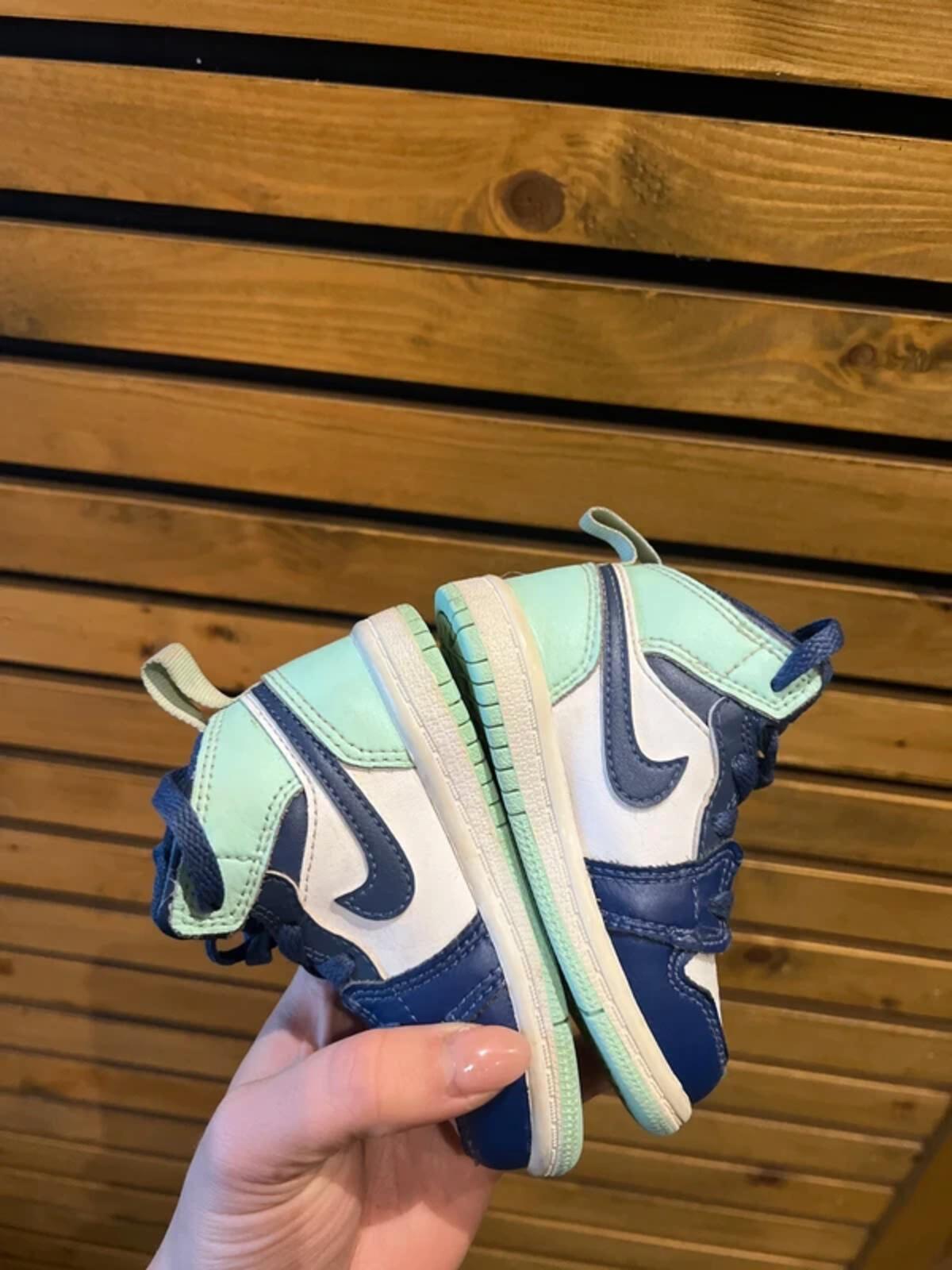 Nike Air Jordan 1 Mid TD Basketball Trainers UK 4.5K