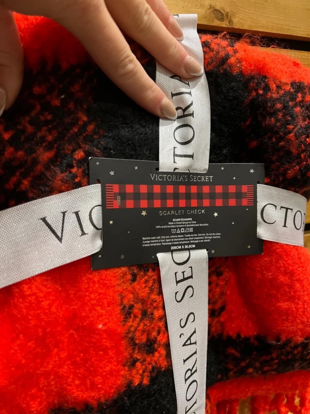Victoria’s Secret Winter Angel Collection Scarlet Check Scarf NEW