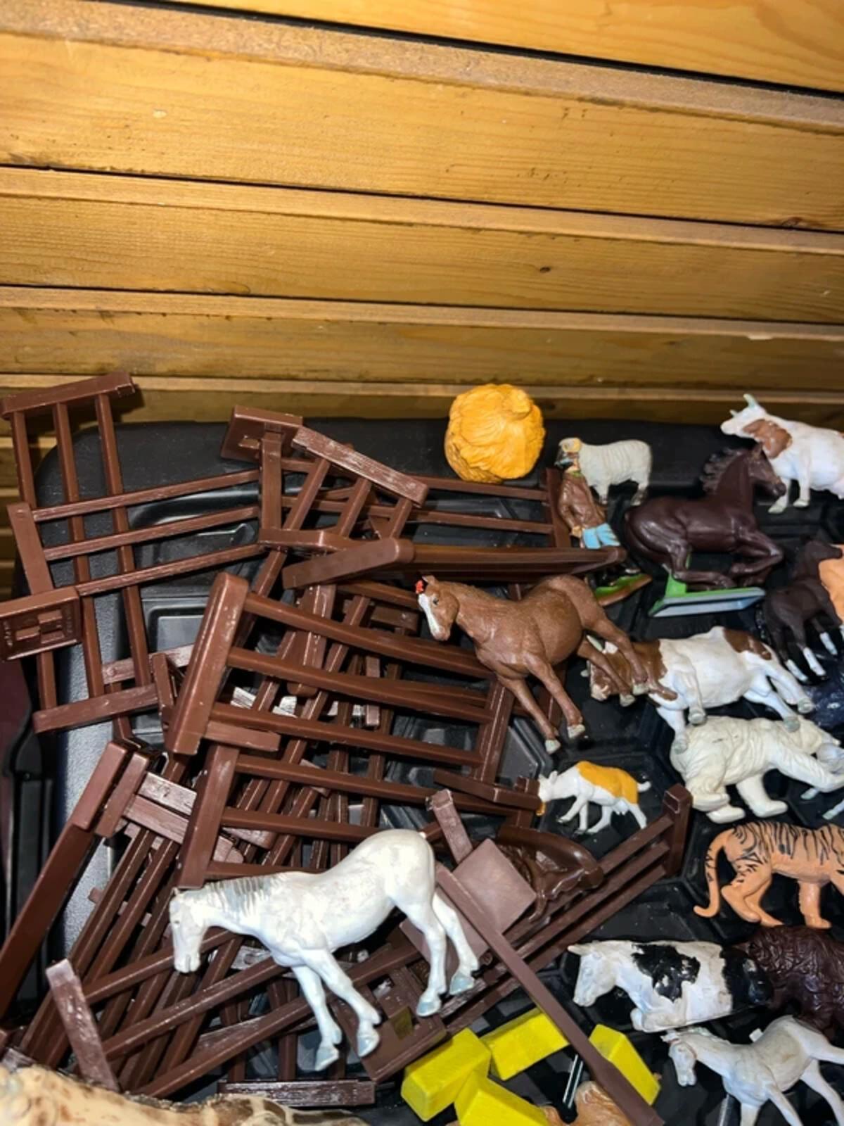 Britains Vintage Farm & Safari Animal Toy Bundle
