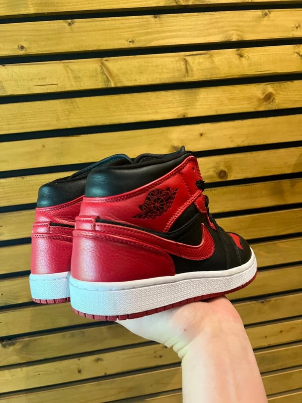 Nike Air Jordan Mid Banned Red Trainers UK4.5