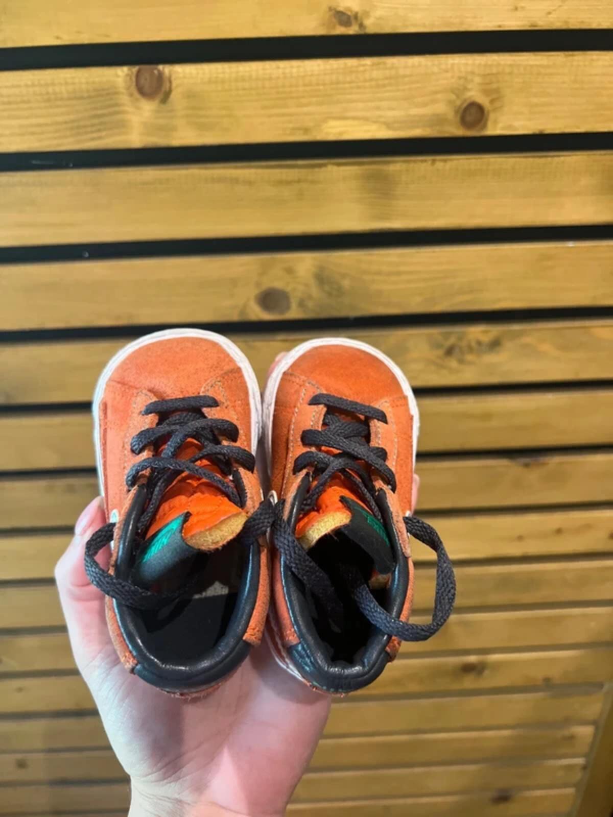 Nike SB Blazer Mid Orange Trainers UK4