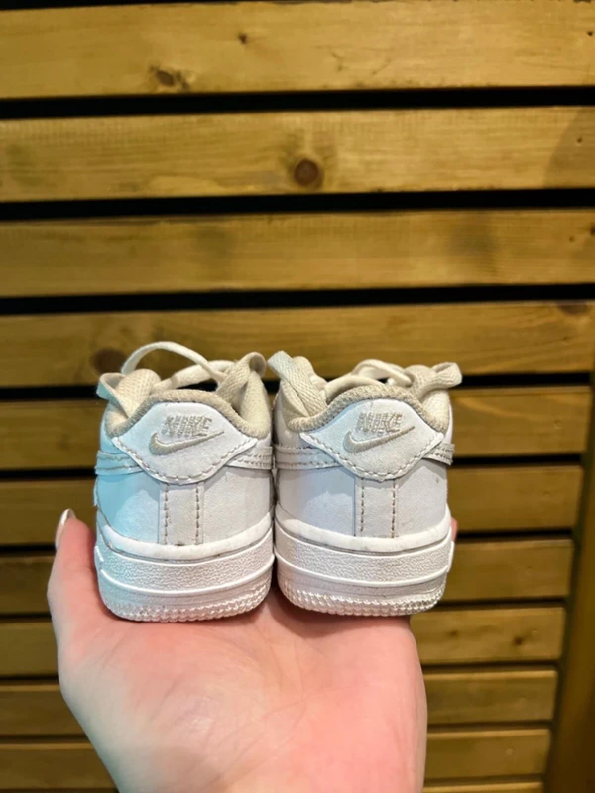 Nike Air Force One Low LE White Trainers UK4.5